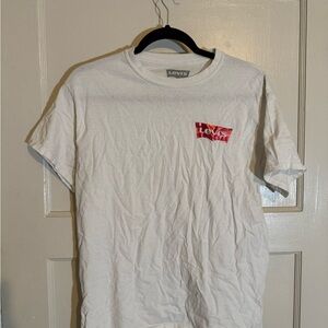Levi’s tee